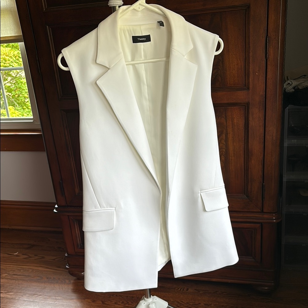 Theory White Sleeveless Vest with Notched Lapels